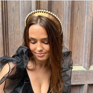 NWOT Epona Valley Pearl Danbury Crown